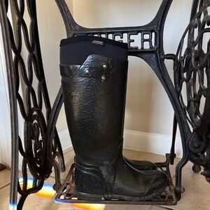 Bogs Rider Emboss  Waterproof Boots Women’s Size 7
Black